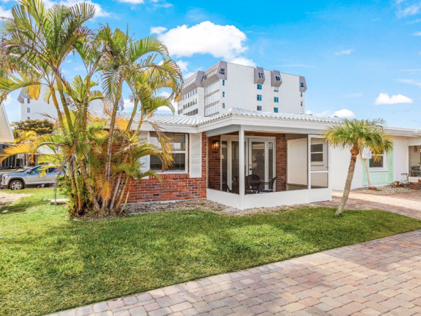 Beachside Vacation Retreat - Great Amenities